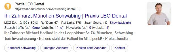 Google-Suchergebnisse für 'Pizzeria München' mit hervorgehobenem Eintrag von L'Angolo Della Pizza, einem Beispiel für erfolgreiches lokales SEO für Unternehmen - Gastbeitrag „Local SEO für kleine Unternehmen“ von Sabrina Ullmann